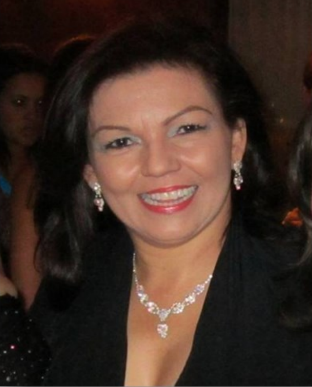 Dr. Luz León